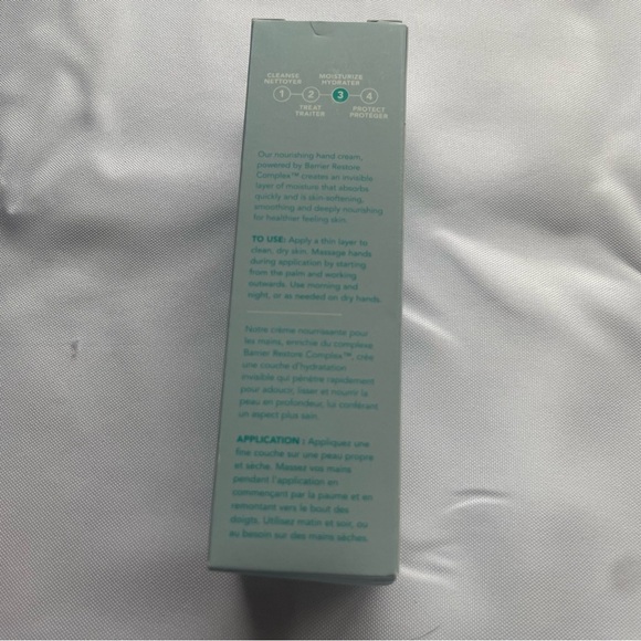 Bigger Than Beauty Skincare Defying Gravity Deep Hydration Moisturizer 2.5 fl oz - Picture 4 of 6